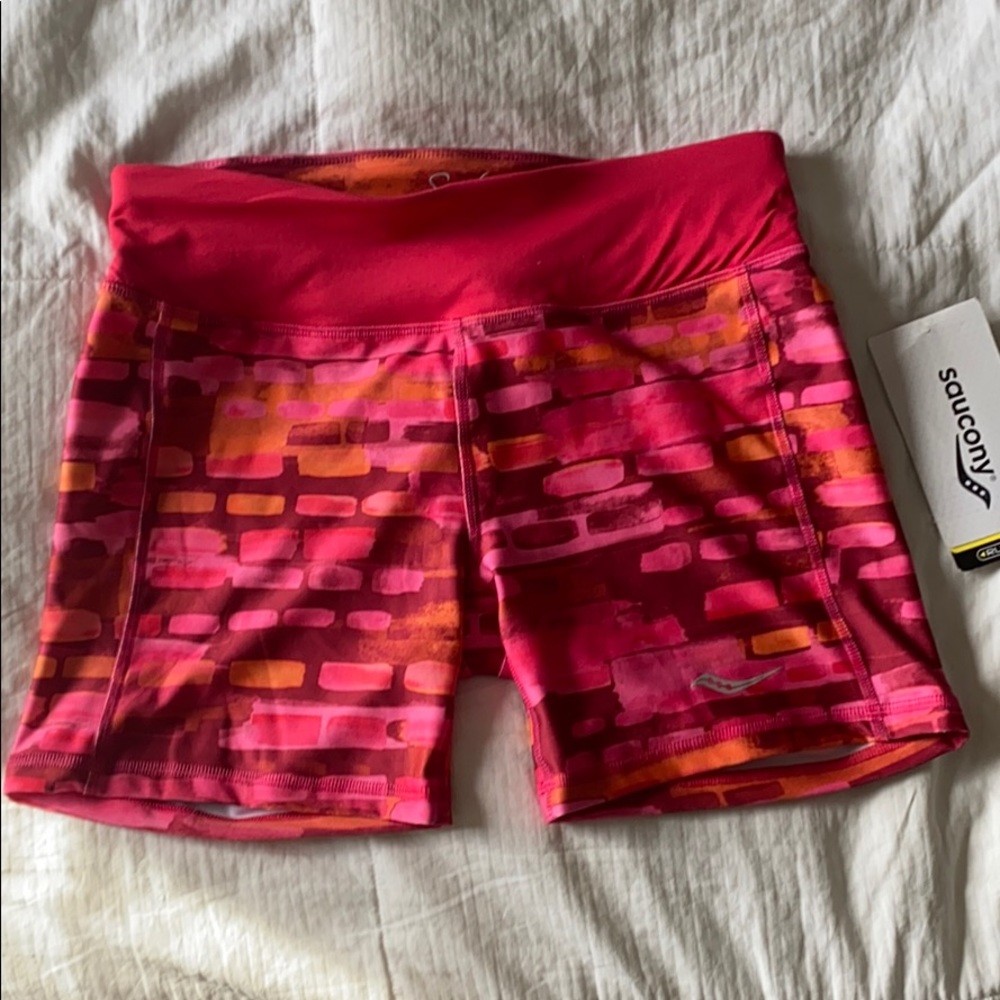 NWT Saucony Scoot Tight Short